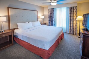 Hypo-allergenic bedding, desk, iron/ironing board - Pensacola Suites Hotel (Pensacola)