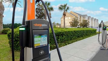 Electric vehicle charging station