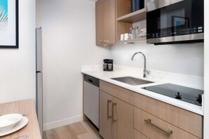 Full-size fridge, microwave, stovetop, dishwasher
