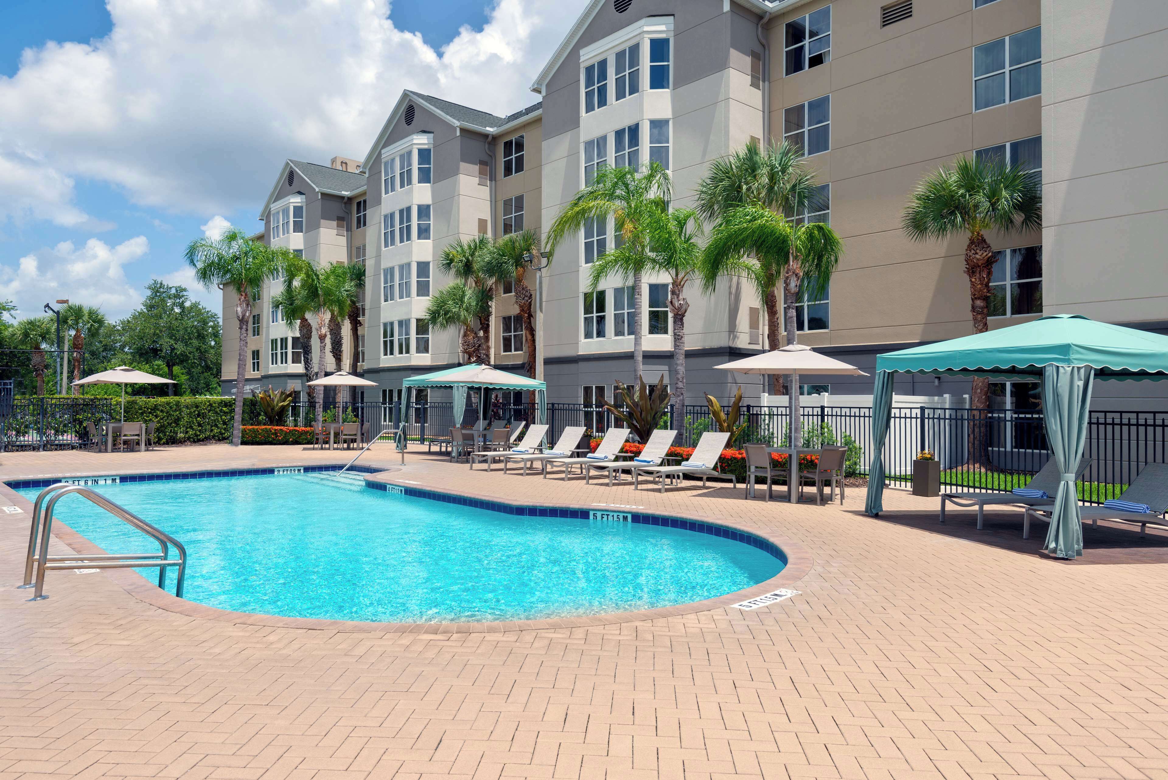 Außenpool, geöffnet von 08:00 Uhr bis 22:00 Uhr, Liegestühle