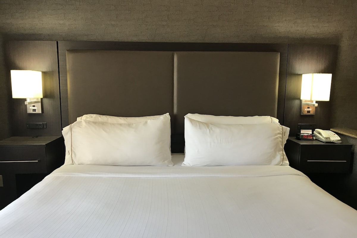 Chambre Standard | Coffres-forts dans les chambres, bureau, rideaux occultants