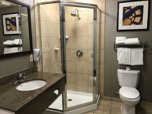 Combined shower/tub, designer toiletries, hair dryer, towels - Holiday Inn Express & Suites Barstow - Route 66 by IHG (Barstow)