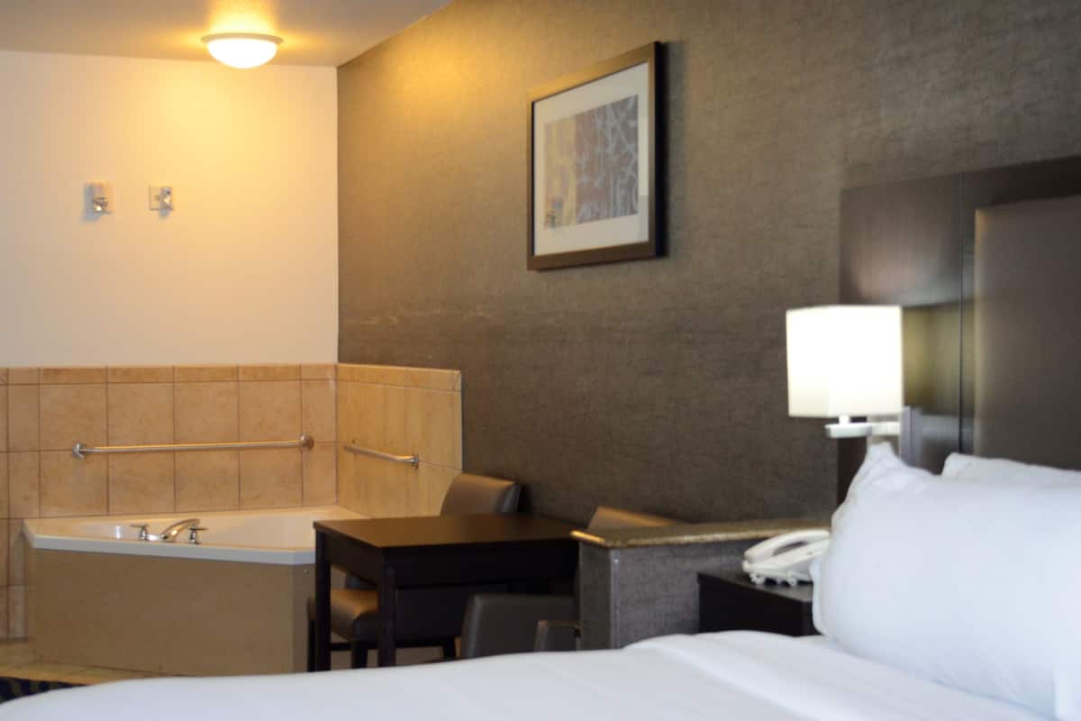Chambre Standard, 1 trĂšs grand lit (Communications, Accessible Tub) | Coffres-forts dans les chambres, bureau, rideaux occultants