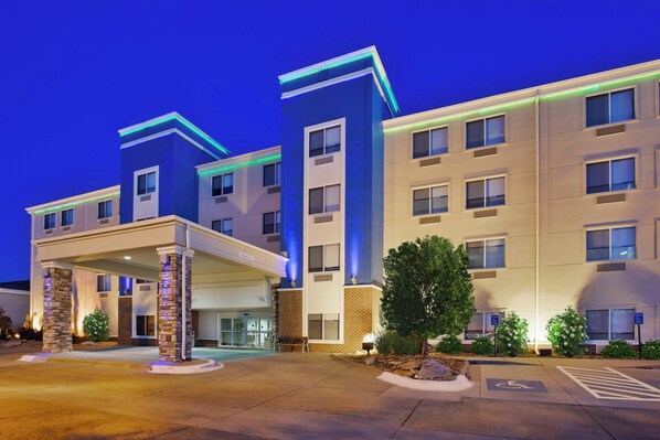 Exterior - Holiday Inn Express Fremont by IHG (Fremont)