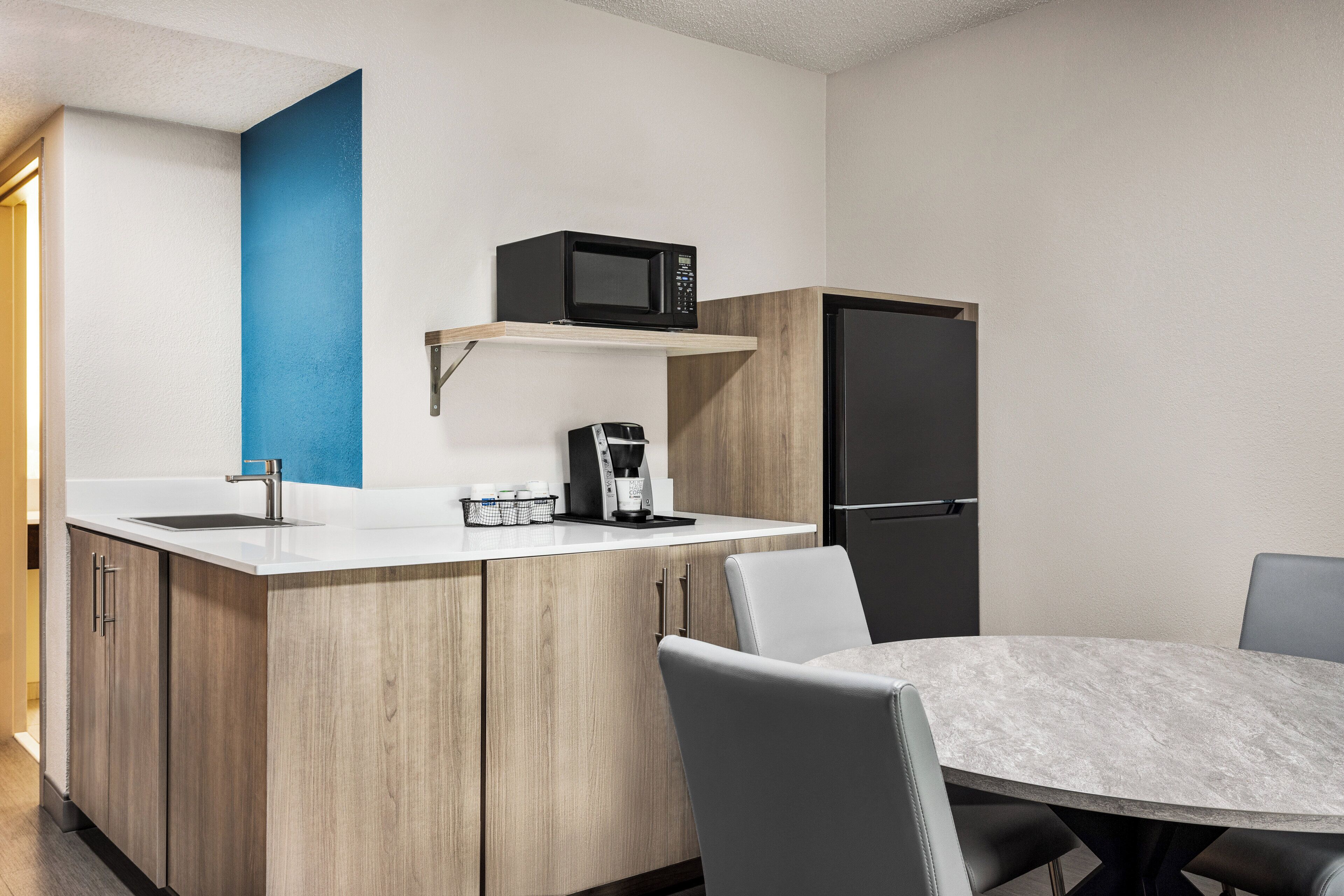 Suite, 1 King Bed | In-room safe, desk, laptop workspace, iron/ironing board