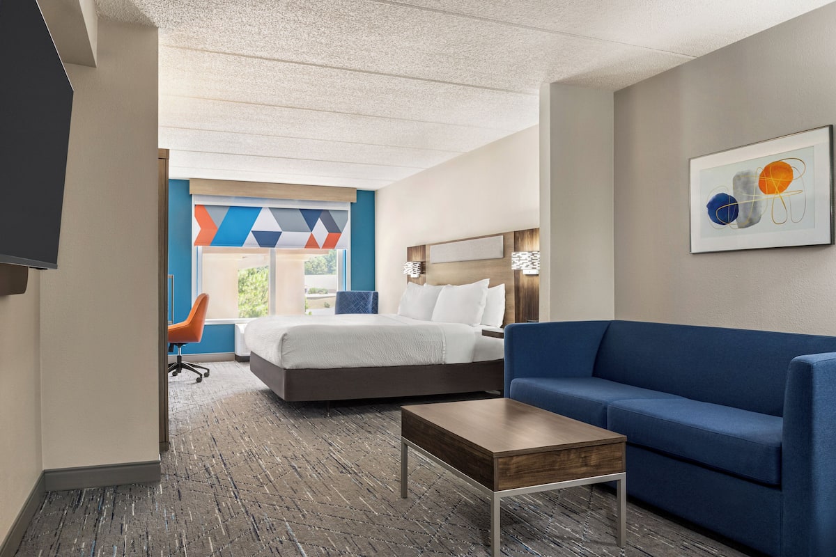 in-room safe, desk, laptop workspace, iron/ironing board