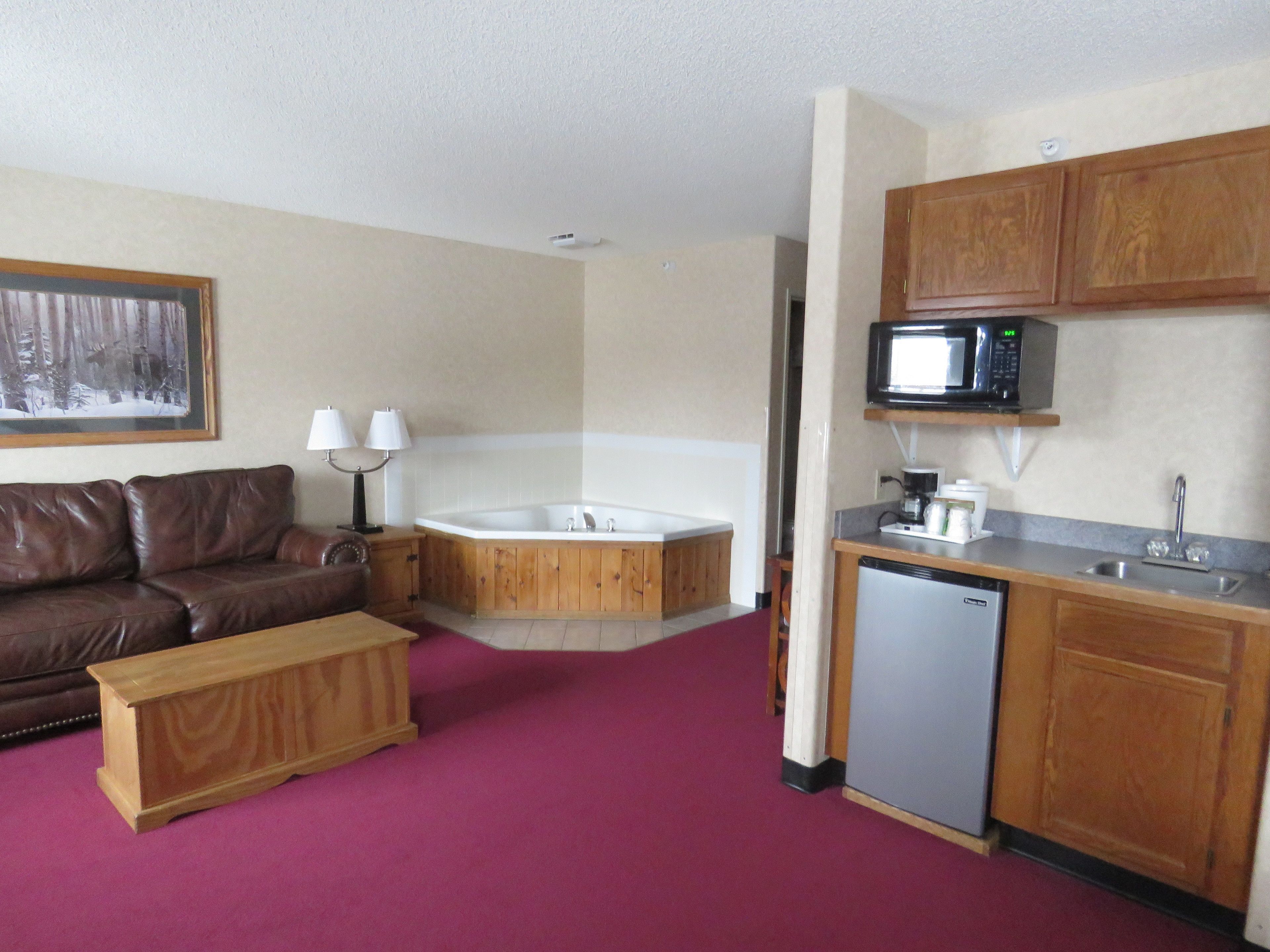 deluxe suite, 1 king bed, jetted tub | 1 bedroom, desk, blackout curtains, iron/ironing board