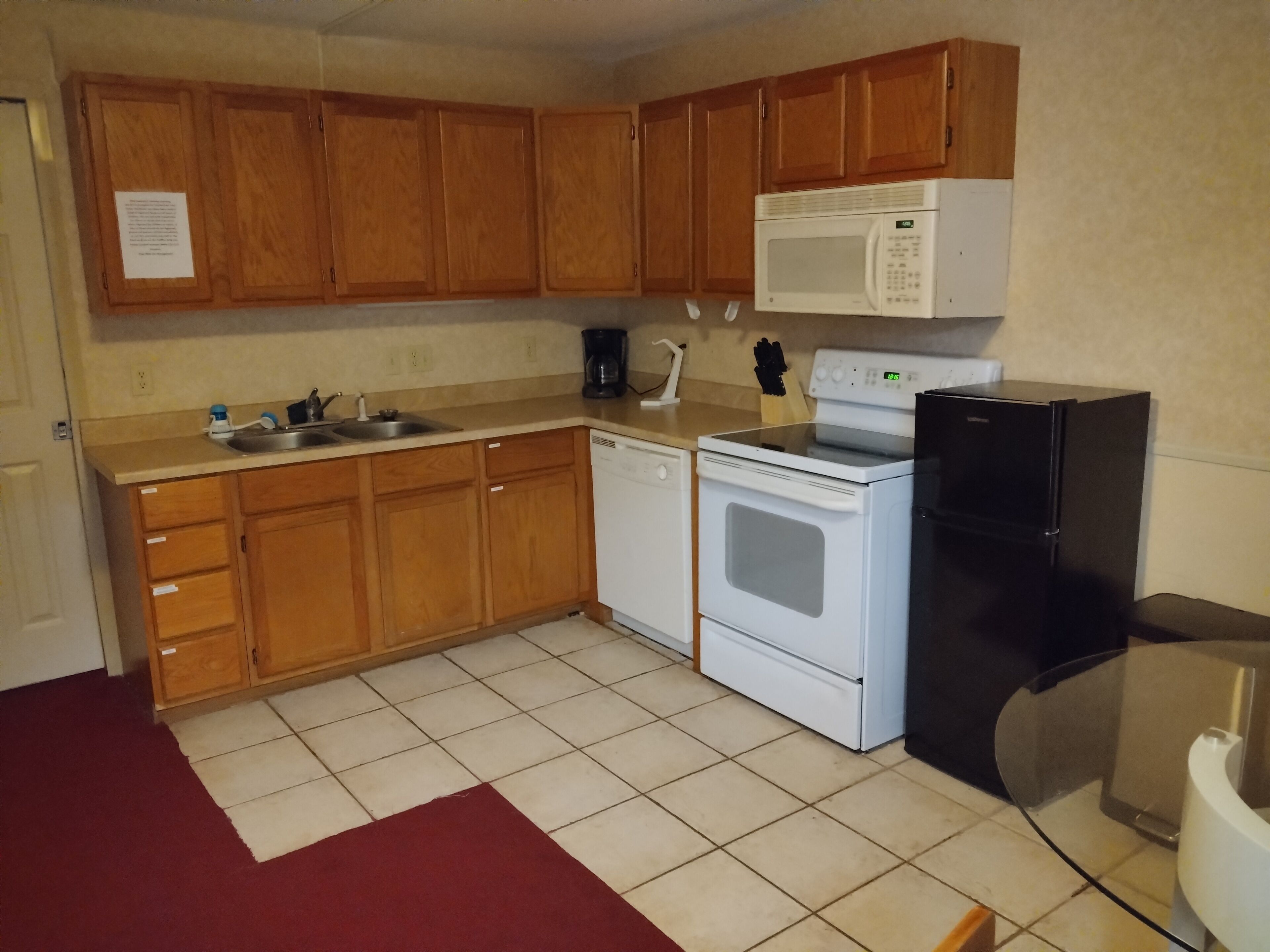 studio | private kitchen | mini-fridge, microwave, coffee/tea maker