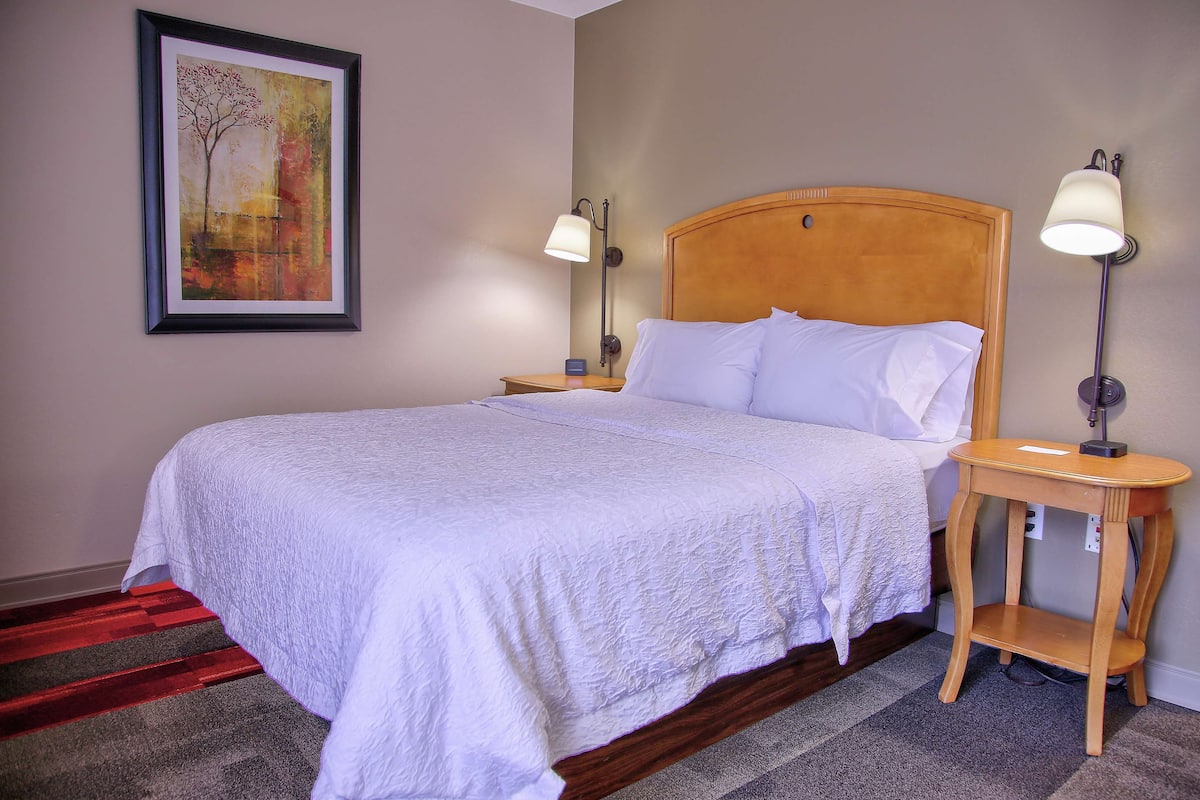 In-room safe, desk, iron/ironing board, free WiFi