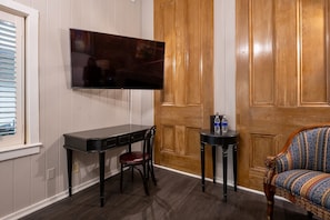 디럭스룸, 킹사이즈침대 1개, 금연 | 고급 침구, 다리미/다리미판, 무료 WiFi, 침대 시트