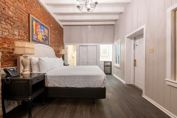 Deluxe Room, 1 King Bed, Non Smoking | 1 bedroom, premium bedding, in-room safe, iron/ironing board