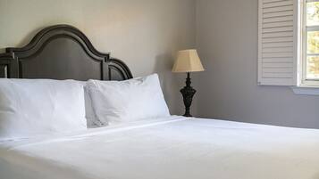 Suite, 1 King Bed, Non Smoking, Courtyard View | Premium bedding, iron/ironing board, free WiFi, bed sheets