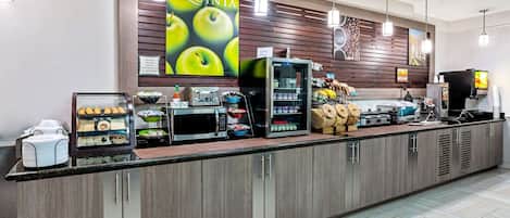 Café da manhã completo grátis todos os dias