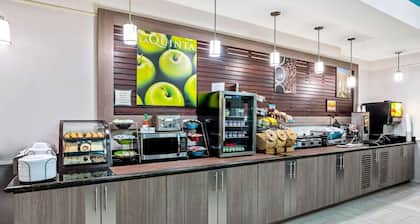 La Quinta Inn & Suites by Wyndham Conroe