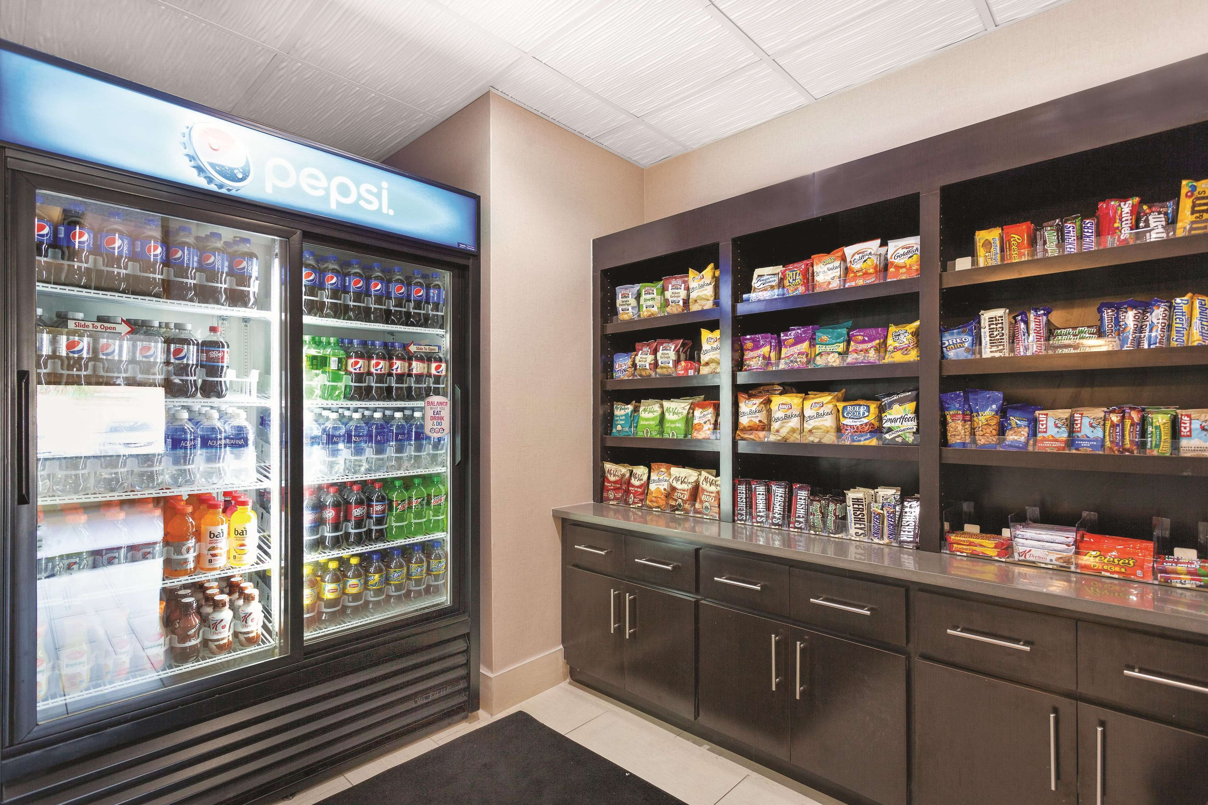 Photo - La Quinta by Wyndham Tampa Bay Area-Tampa South