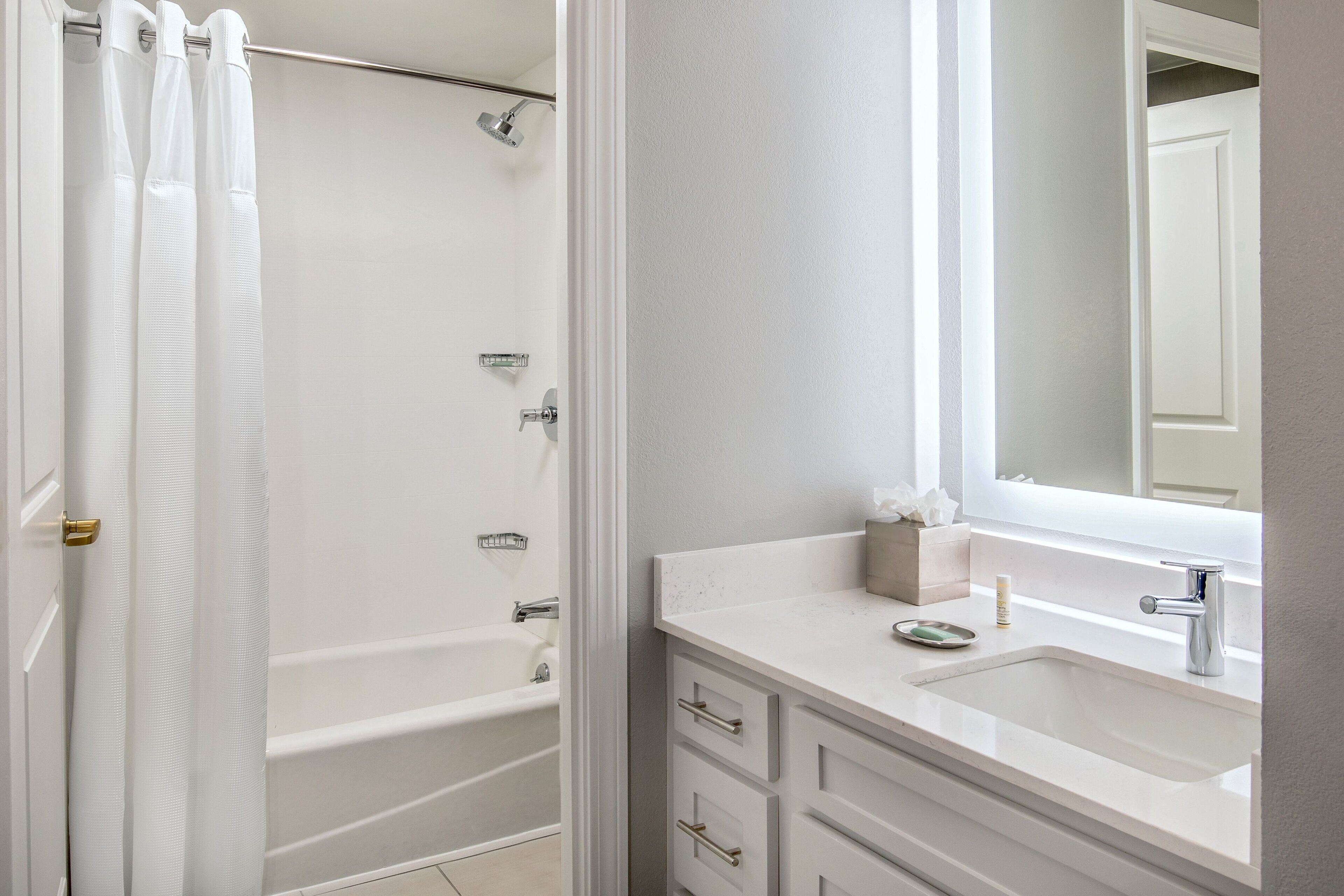 combined shower/bathtub, free toiletries, hair dryer, towels