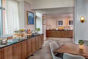 Free daily buffet breakfast  - Residence Inn by Marriott Boston Harbor on Tudor Wharf (Boston)