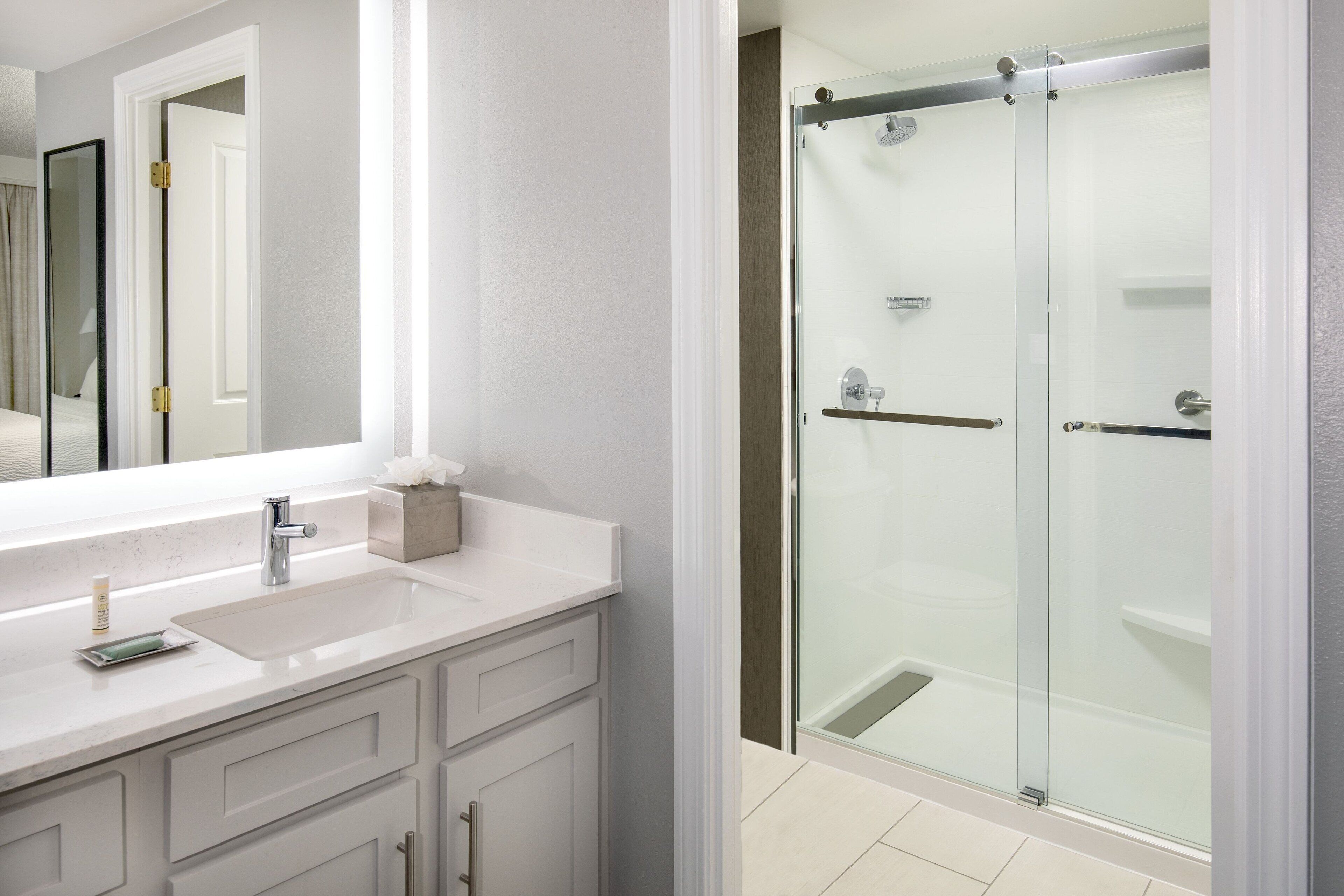 combined shower/bathtub, free toiletries, hair dryer, towels