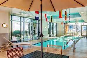 Una piscina cubierta