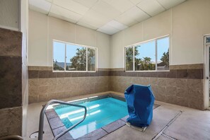 Indoor pool - Americas Best Value Sandman Inn (La Grande)