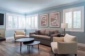 Suite Deluxe, 1 habitación, cocina | Ropa de cama de alta calidad, edredón y minibar 