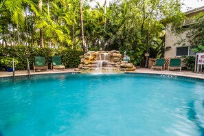 2 outdoor pools, pool loungers