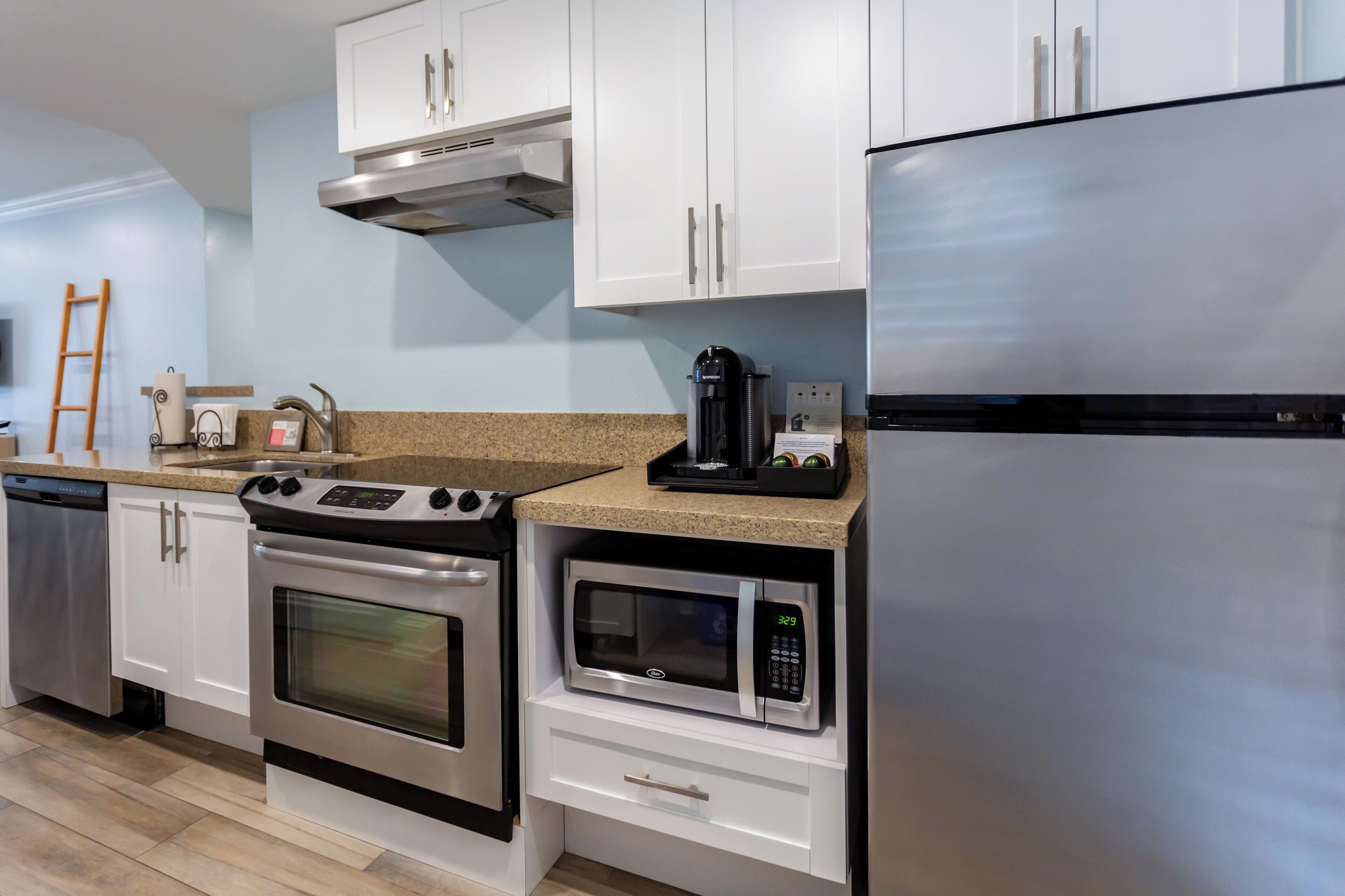 suite, 1 bedroom, accessible | private kitchen | microwave, espresso maker, coffee/tea maker, cookware/dishes/utensils