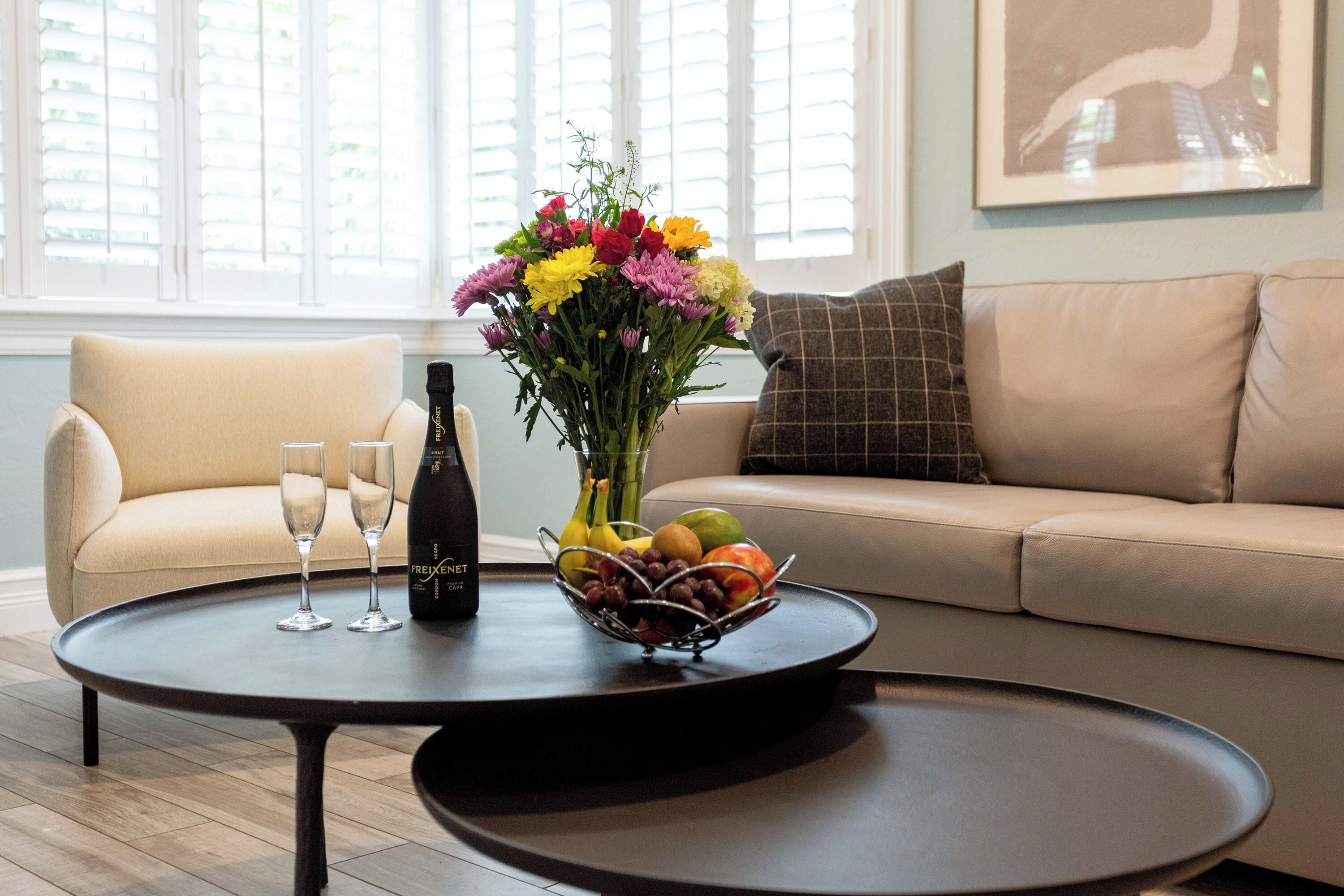 deluxe suite, 1 bedroom, kitchen | living area | 50-inch lcd tv with cable channels, tv