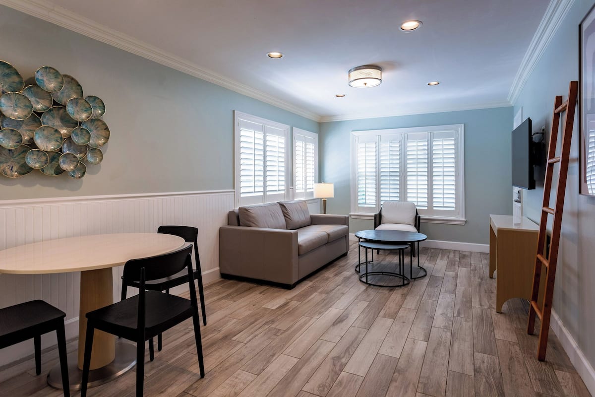 Svit - 1 sovrum - kök | Sängtillbehör av högsta kvalitet, duntäcken och minibar