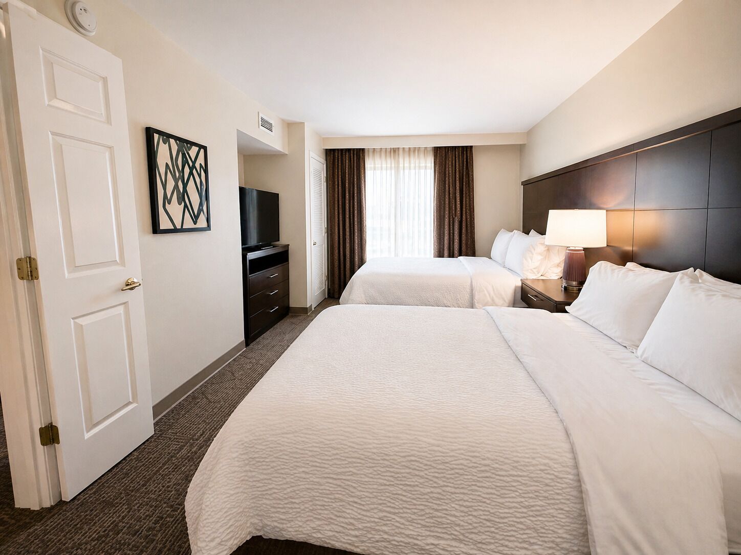 Escritorio, tabla de planchar con plancha y cunas gratuitas 