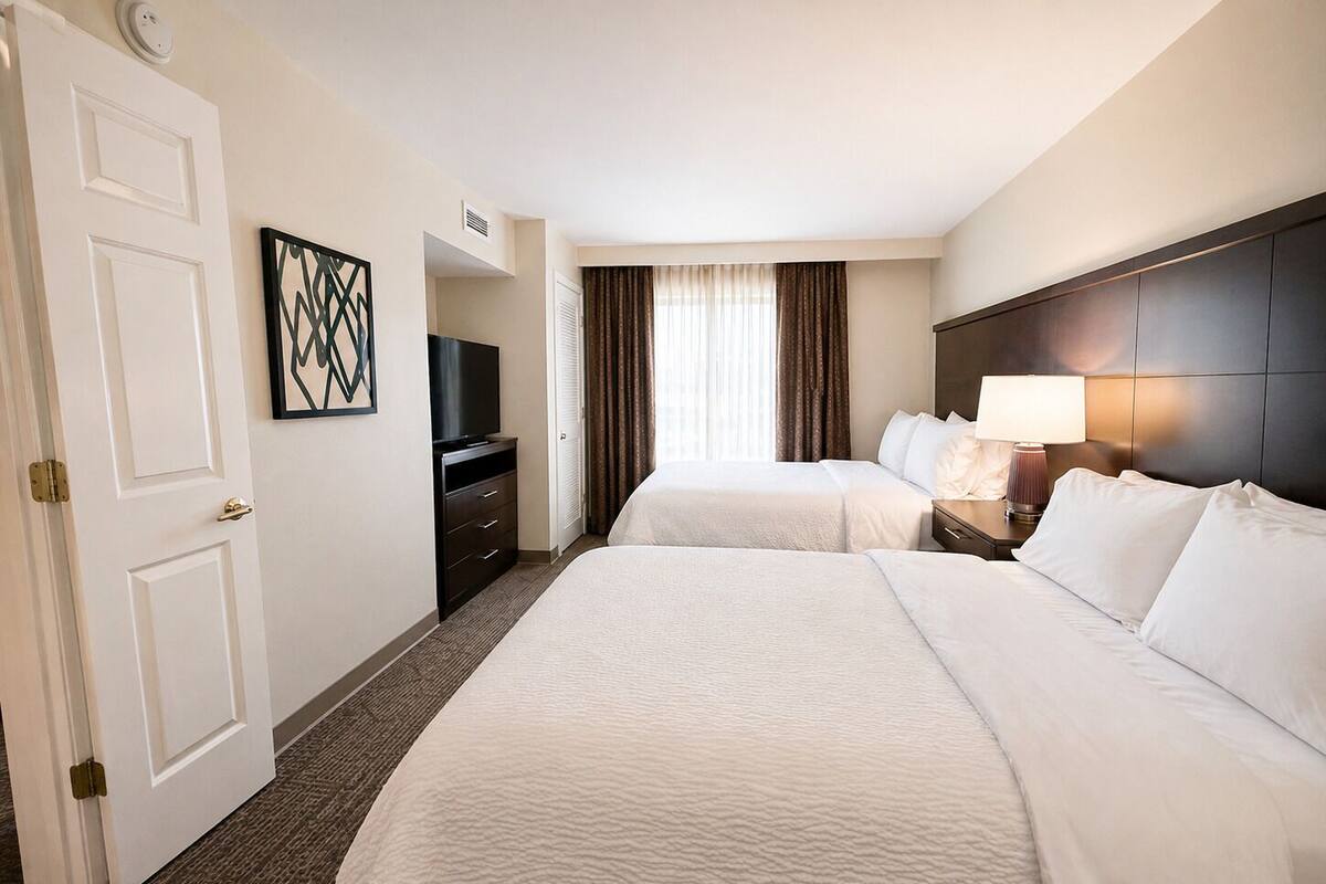 Escritorio, tabla de planchar con plancha y cunas gratuitas