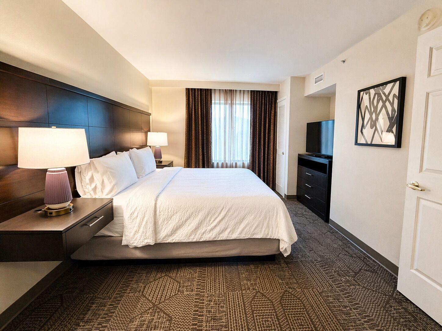 Escritorio, tabla de planchar con plancha y cunas gratuitas 