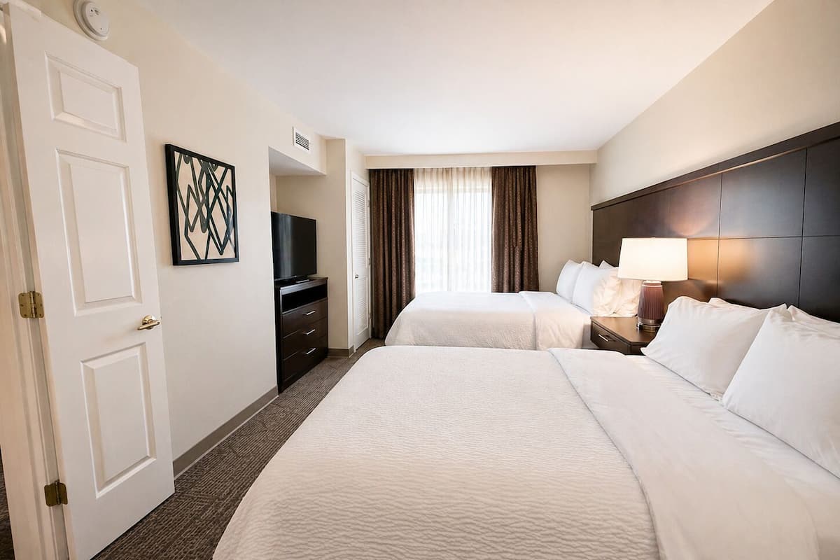 Escritorio, tabla de planchar con plancha y cunas gratuitas