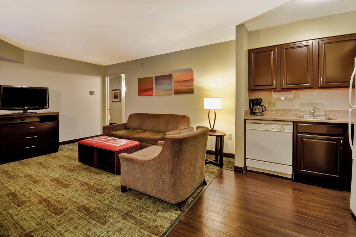 suite, 2 bedrooms | 1 bedroom, in-room safe, desk, iron/ironing board