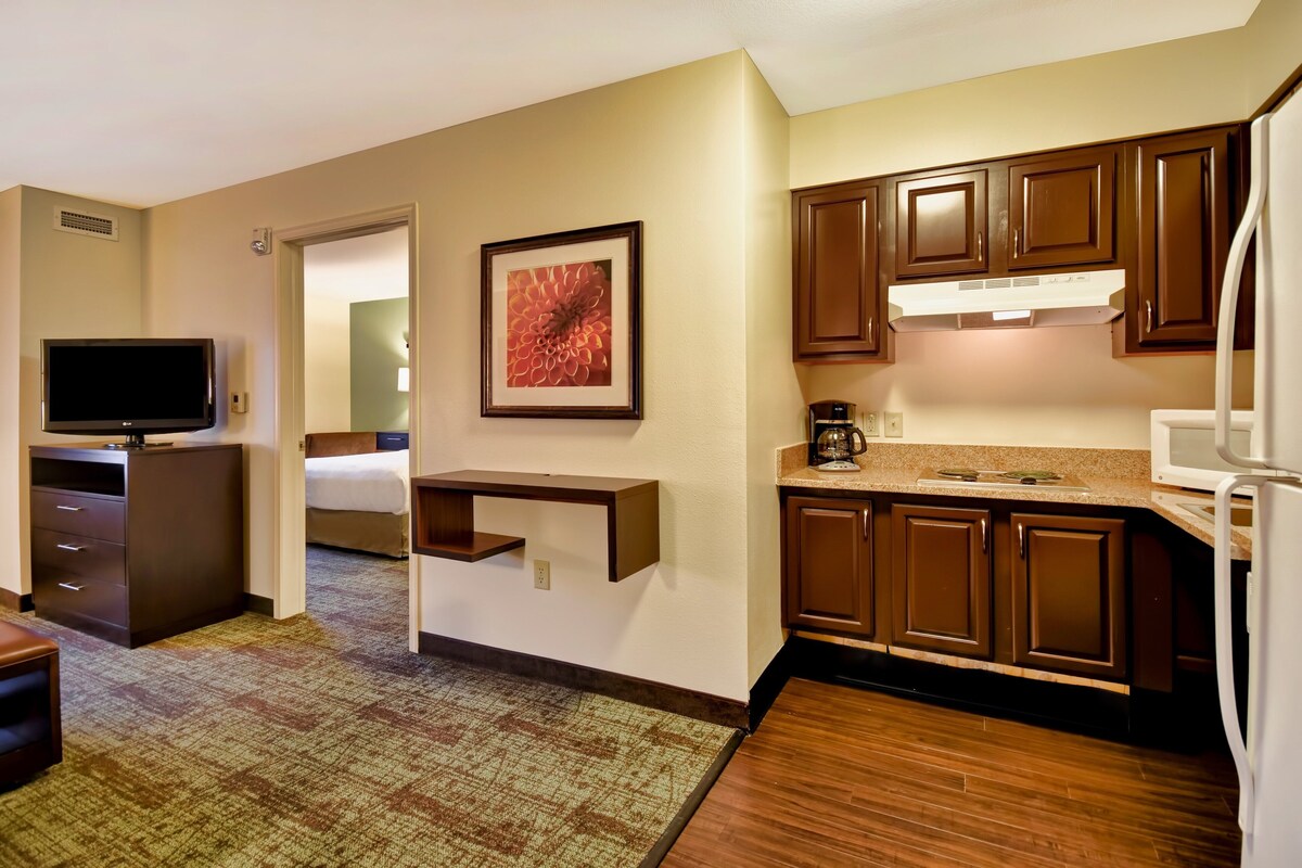 Desk, iron/ironing board, cribs (free), WiFi (free)