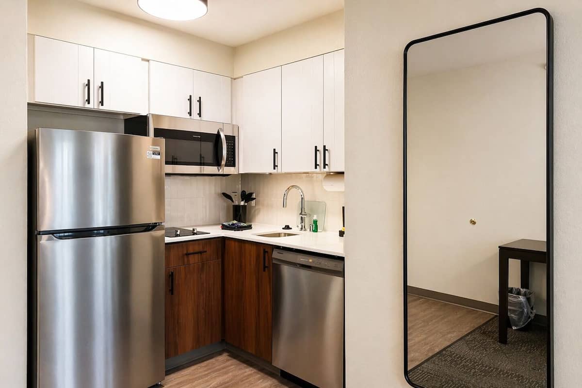 Refrigerador, microondas, parrilla de estufa y lavavajillas