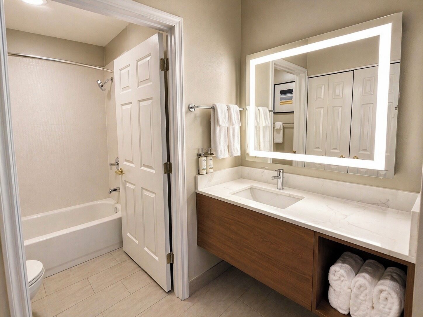 Tina con regadera, amenidades de baño gratuitas, secadora de cabello 