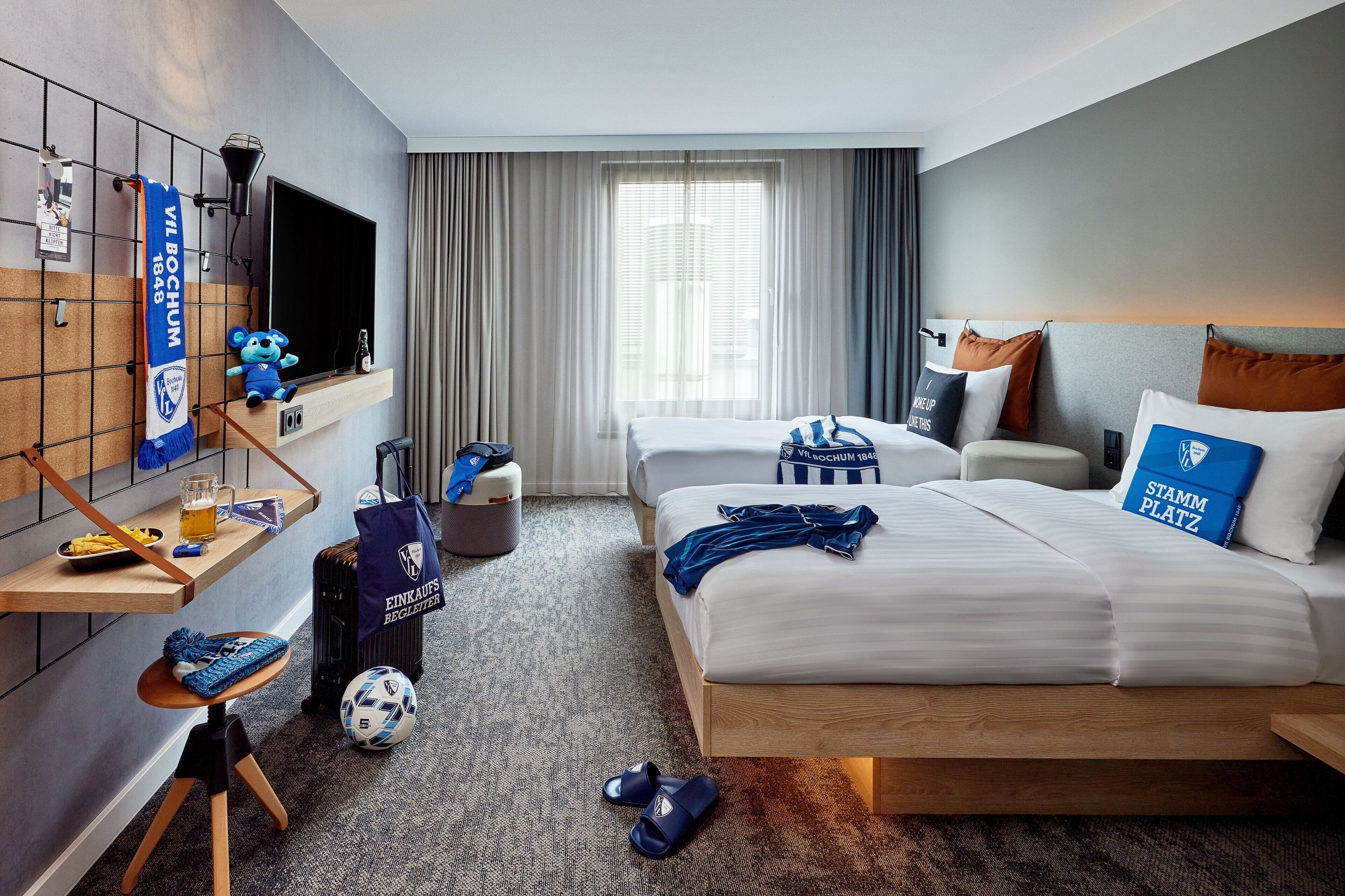 standard room, 2 single beds | premium bedding, in-room safe, desk, laptop workspace