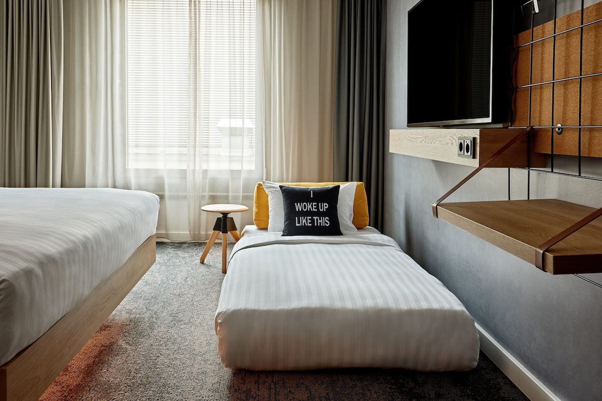 Premium bedding, in-room safe, desk, laptop workspace