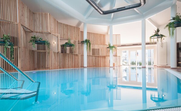 Indoor pool, pool loungers