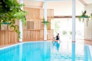 Indoor pool, sun loungers