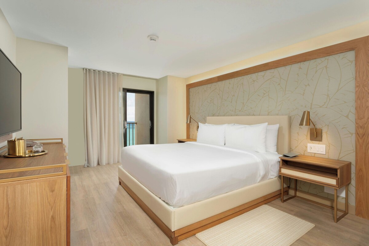 Room, 1 King Bed, Beach View | In-room safe, desk, laptop workspace, blackout drapes