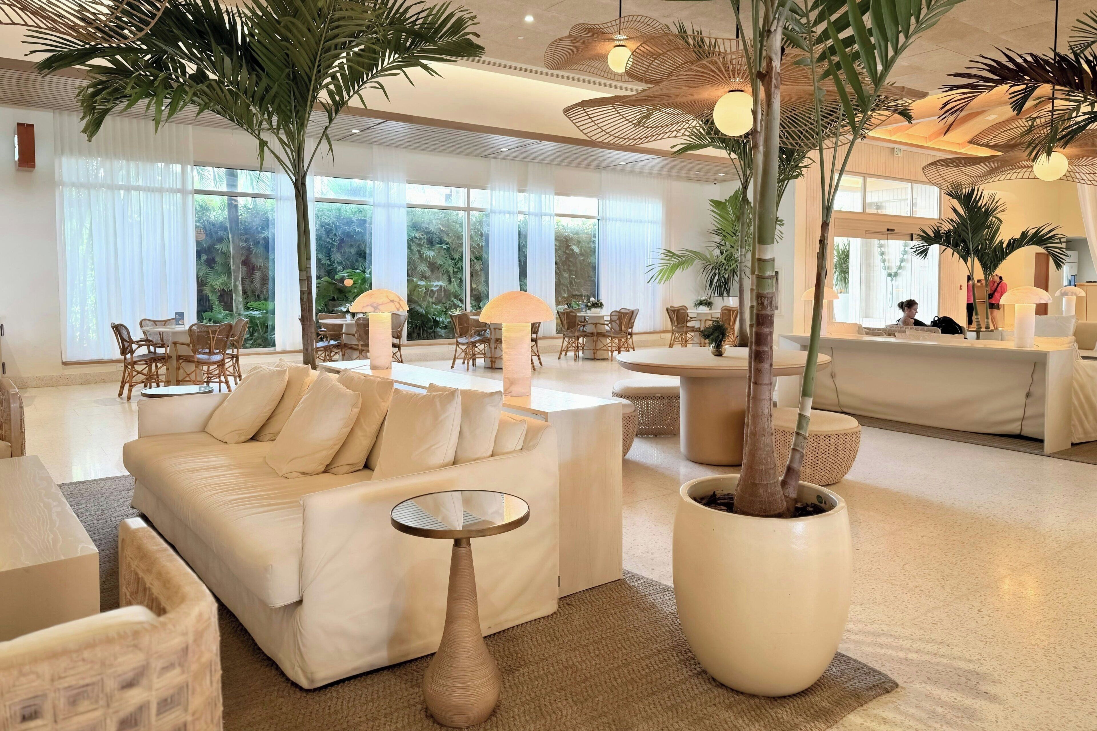 2 개의 바/라운지, 스윔업 바, 풀사이드 바