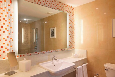 Courtyard by Marriott Isla Verde Beach Resort - Image 6