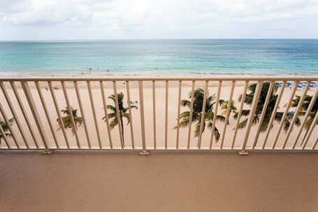 Courtyard by Marriott Isla Verde Beach Resort - Image 94