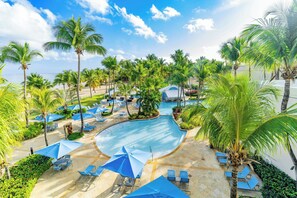 Outdoor pool, sun loungers