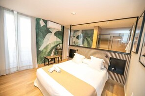 Superior Room | Bathroom | Free toiletries, towels