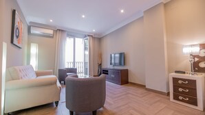 Deluxe Room | Desk, WiFi (free), individually decorated, individually furnished - Hotel Monasterio Granada - Adults Only (Granada)