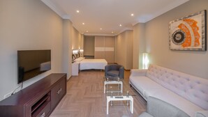Deluxe Room | Desk, WiFi (free), individually decorated, individually furnished - Hotel Monasterio Granada - Adults Only (Granada)