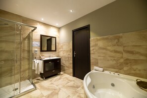 Deluxe Room | Bathroom - Hotel Monasterio Granada - Adults Only (Granada)